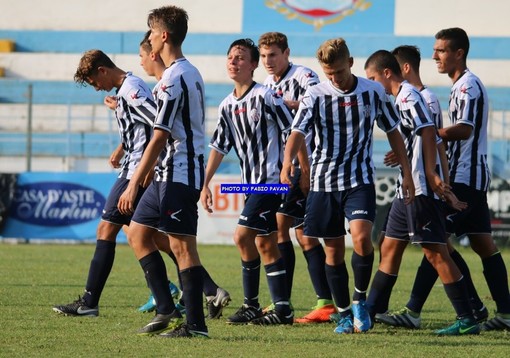 Calcio, Savona. Negro e Mehmetaj trascinano gli Allievi al Torneo Carlin's Boys. Stasera le sfide a Genoa e Sampdoria (FOTOGALLERY)