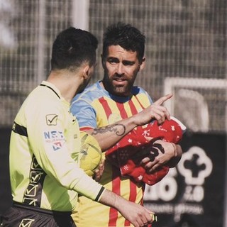 Calcio. Cesare Mascardi in campo con la piccola Nora, la S.Filippo Neri Yepp: &quot;Ti aspettiamo come futuro capitano della squadra femminile&quot;