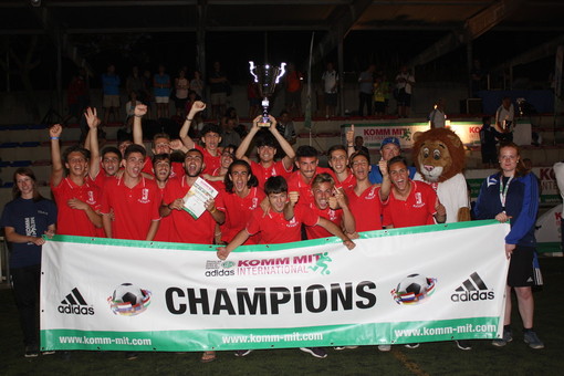 Calcio giovanile: gli Allievi '98 del Cantera Torre de Leon trionfano nella &quot;Copa Catalunya 2015&quot;