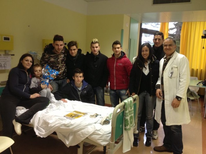 Calcio, Finale: Missione compiuta, consegnate oltre 40 uova ai piccoli pazienti dell'Ospedale San Paolo