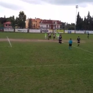 Calcio, Loanesi. Ecco il video della punizione di Auteri che ha regalato la vittoria alla Loanesi sull'Albenga