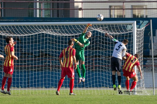 Calcio, Serie D: il Finale si misura con la scatenata Argentina, Savona e Sanremese non possono permettersi nuovi scivoloni