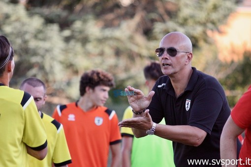 Fabio Fossati al Cesare Brin la scorsa estate in occasione dell'amichevole tra Cairese e Derthona