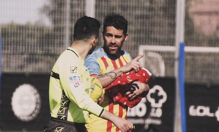 Calcio. Cesare Mascardi in campo con la piccola Nora, la S.Filippo Neri Yepp: &quot;Ti aspettiamo come futuro capitano della squadra femminile&quot;