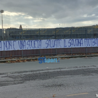 FOTONOTIZIA, Savona. Nuovo striscione dei tifosi contro la dirigenza: &quot;Questa non è una società, salvate il Savona Football Club&quot;