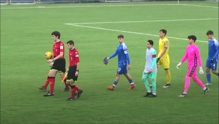 Calcio, Pietra Ligure. Fascia da capitano e vittoria con l'Under 17 LND per Lorenzo Insolito (VIDEO)