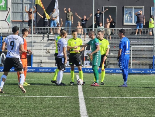 Calcio, Serie D. La saetta di Venneri lancia l'Albenga, battuta la Fezzanese e terza vittoria consecutiva