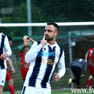 Calcio, Savona. E' arrivato il taglio dei &quot;genovesi&quot;. Il commiato di Daniele Brema: &quot;Noi salutiamo, il Sanna rimane&quot;