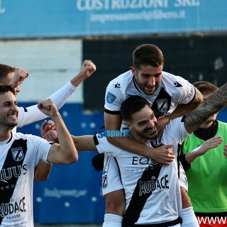 Calcio. Domenica da incorniciare per l'Albenga, gli scatti del 3-0 al Derthona