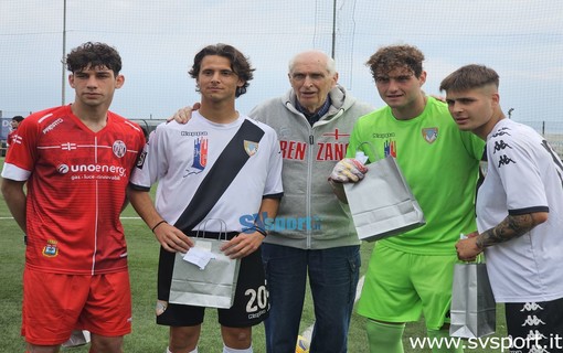 Calcio. L'Arenzano premia i quattro vincitori del Torneo delle Regioni. Targa ricordo per Damonte, Scalvini, Mariani e Thomas Graziani