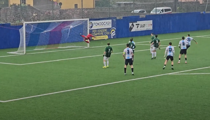 Calcio, Peitra Ligure. Il diagonale di Gabriele Insolito e la cometa di Sancinito: i gol contro l'Angelo Baiardo (VIDEO)