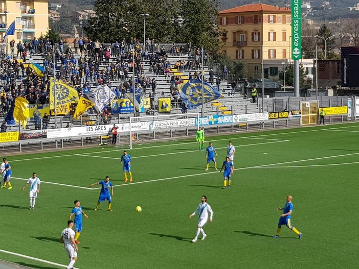 Calcio, Serie C: non basta un buon primo tempo all'Albissola, la doppietta di Maccarone e Varone puniscono i ceramisti