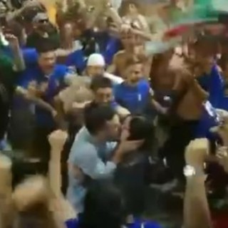 Calcio.  Italia campione d'Europa. E arriva la proposta di matrimonio di mister Conoscenti per la sua Valentina (VIDEO)