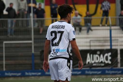 Calcio, Albenga. Rottura del crociato per Ruggiero. Tanti gli sguardi sui giocatori locali