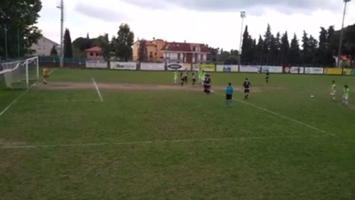 Calcio, Loanesi. Ecco il video della punizione di Auteri che ha regalato la vittoria alla Loanesi sull'Albenga