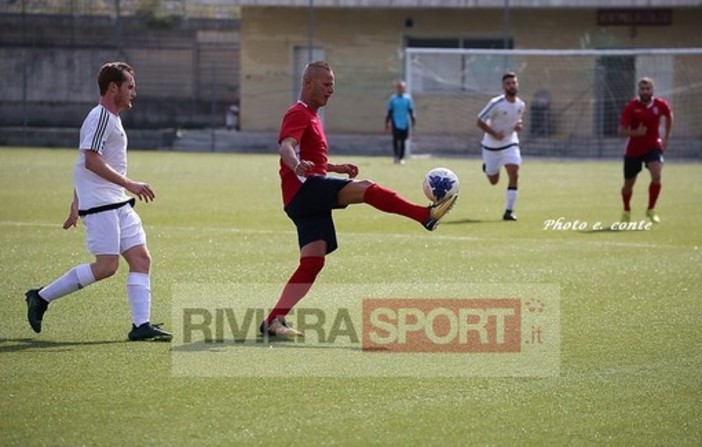 Pietro Daddi in azione, qualche stagione fa con la maglia della Loanesi nel campionato di Promozione 8foto Eugenio Conte)