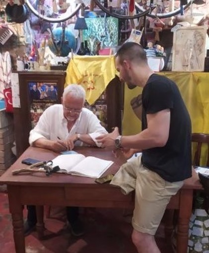 Albenga. Il campione di scherma Emanuele Lambertini ha fatto visita alla Cantina dei &quot;Fieui&quot;