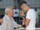 L'incontro tra mister Donati e Stephan El Shaarawy al Ruffinengo, durante le premiazioni del Trofeo Cogno