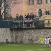 La festa dei ragazzi giallorossoblu sotto i propri sostenitori, assiepati sopra la biglietteria con la tribuna del &quot;Borel&quot; ancora chiusa