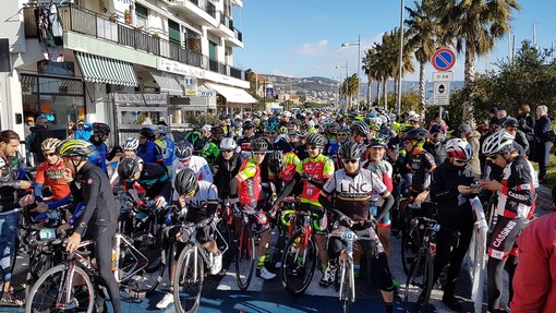 Granfondo Città di Loano, gli orari di passaggio dei corridori e le modifiche alla viabilità