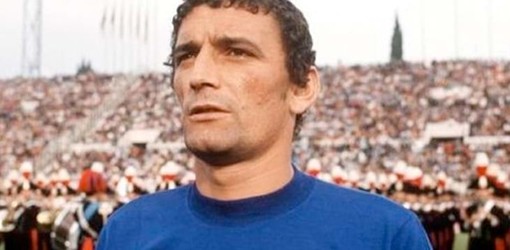 Calcio. Un fine settimana per celebrare Gigi Riva, un minuto di raccoglimento anche sui campi dilettantistici