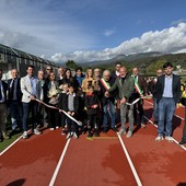 Nuovo tappeto e spogliatoi ristrutturati. A Villanova d'Albenga taglio del nastro per la pista d'atletica