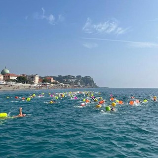 Nuoto: anche il Campione del Mondo Dario Verani ha raggiunto Albisola per la terza tappa di I'm Ponente