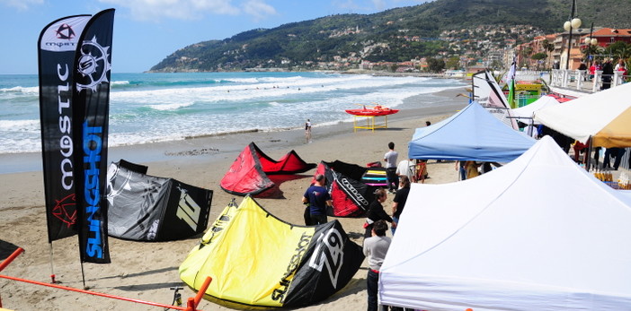 Fare Kitesurf in provincia di Savona: leader è Andora, ma si pratica anche ad Albenga, Laigueglia e Noli