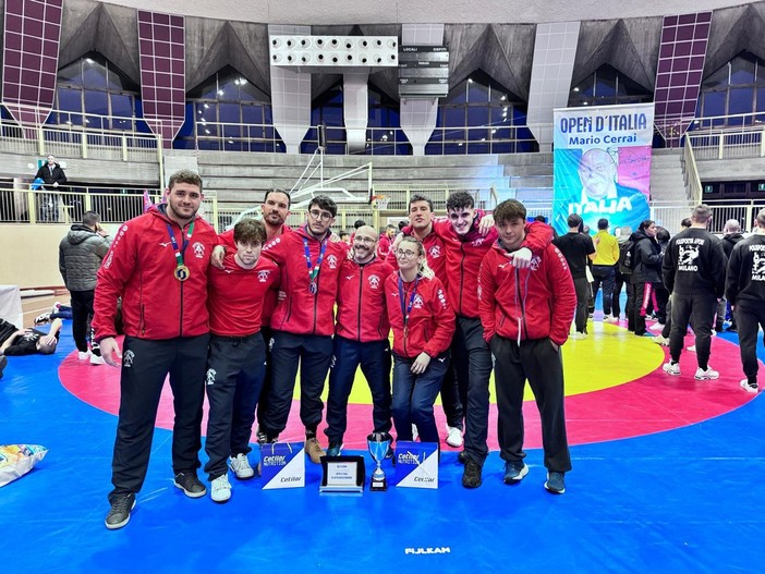 Portuali Lotta Savona, trionfo all’Open d’Italia di Pisa: è la miglior squadra per la lotta greco-romana