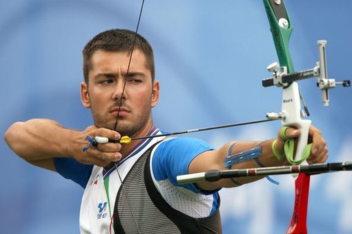 Tiro con l'Arco, Stella: l'Olimpionico Nespoli punto da un calabrone. Ha rischiato lo shock anafilattico