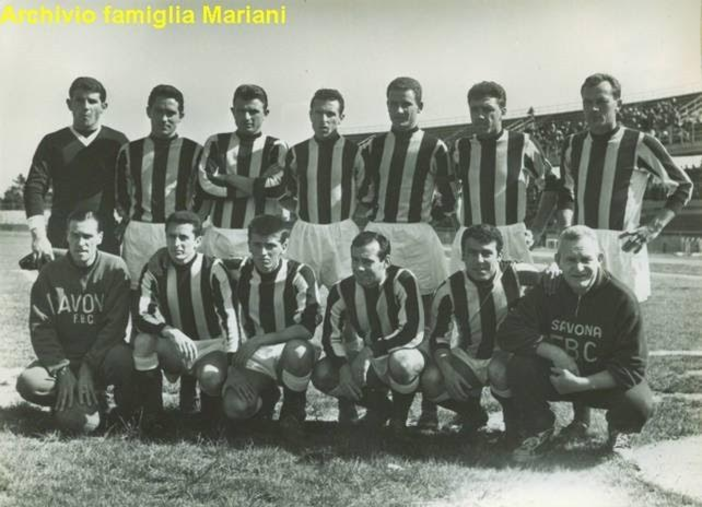 Il Savona FBC protagonista nei primi anni ’60: da sinistra, in piedi, Semenzin, Parodi, Calegari, Valentino Persenda, Mariani, Ciglieri, Nadali; accosciati. Doni, Mino Persenda, Prina, Negri, Giordano, il massaggiatore Piero Molino “Mulina”