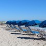 Estate perfetta: come scegliere i migliori ombrelloni da spiaggia per il tuo stabilimento balneare