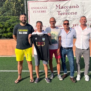 Imperia, l'Oneglia calcio rilancia le sue ambizioni: Massimo Casella è il nuovo tecnico (foto)