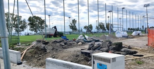 Sanremo: terminato anche il secondo campo sintetico a Pian di Poma, proseguono i lavori per gli spogliatoi (Foto)