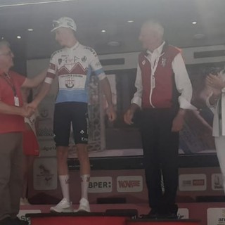 Ciclismo, Laigueglia: l’assessore Giampaolo Giudice ha premiato Jan Christen per la “Challenge Regione Liguria”