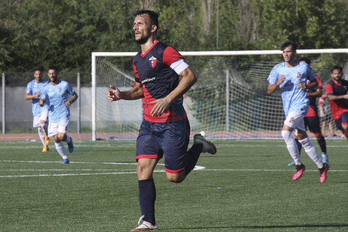 Calcio. Serie D, c'è un nuovo turno infrasettimanale: test Borgosesia per il Vado, i rossoblu a caccia del terzo successo di fila