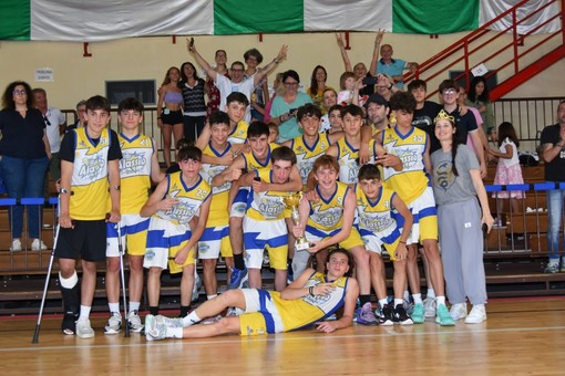 Pallacanestro Alassio. L'under 15 è campione regionale! Medaglia d'argento per l'Under 14