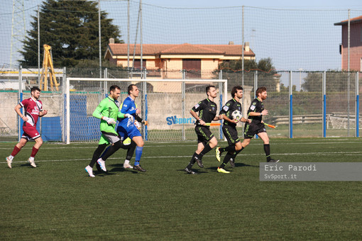 Pontelungo e Superba all'ingresso in campo