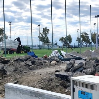 Sanremo: terminato anche il secondo campo sintetico a Pian di Poma, proseguono i lavori per gli spogliatoi (Foto)