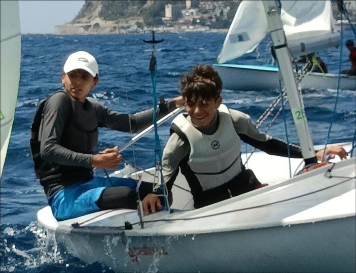 Vela. Regata e festa per i 25 anni del circolo Sanbàrt