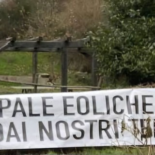 Altare sempre più unita contro il parco eolico &quot;Bric Surite&quot;: in paese compaiono striscioni di protesta