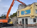 Al via la demolizione dell'ex piscina di via Trento e Trieste, diventerà uno skate park (FOTO e VIDEO)