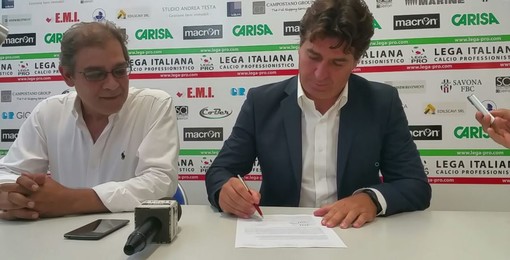 FOTONOTIZIA: RIOLFO RESTA AL SAVONA, ECCO LA FIRMA SUL CONTRATTO