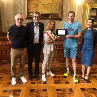 Sci. Il campione Simone Origone in visita a Finale Ligure