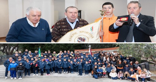 FOTONOTIZIA. Villanovese, 103 anni e non sentirli: Il delegato Coni Roberto Pizzorno ha consegnato al sodalizio arancioblu la Stella di Bronzo