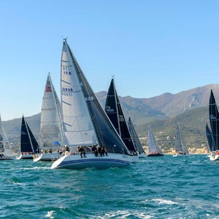 Vela. Sole e un buon vento per la seconda giornata del Campionato Invernale Marina di Loano