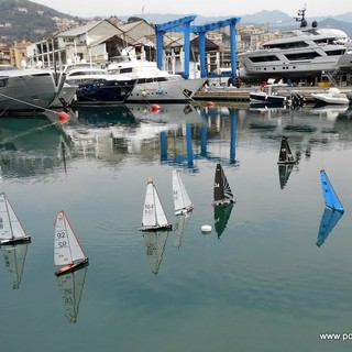 Un vero spettacolo a Varazze per la regata di Pasqua di modellismo velico &quot;Dragon Force 65&quot;